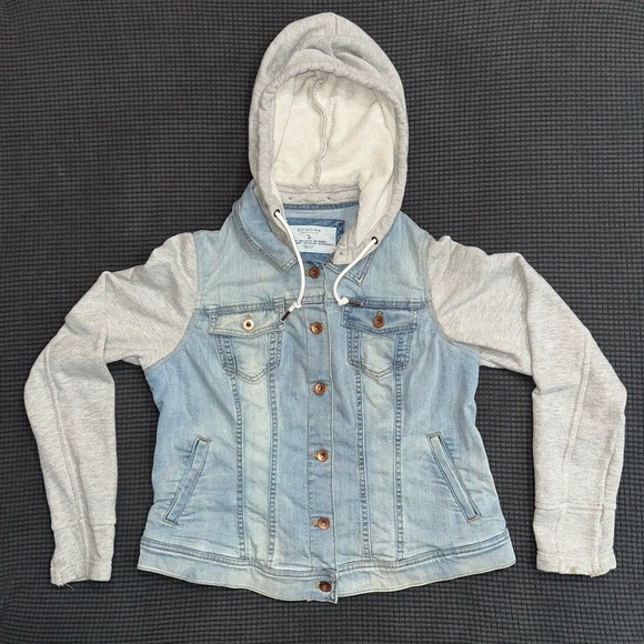 Casual Denim Jacket with Gray Sleeves - Picture 1 of 6